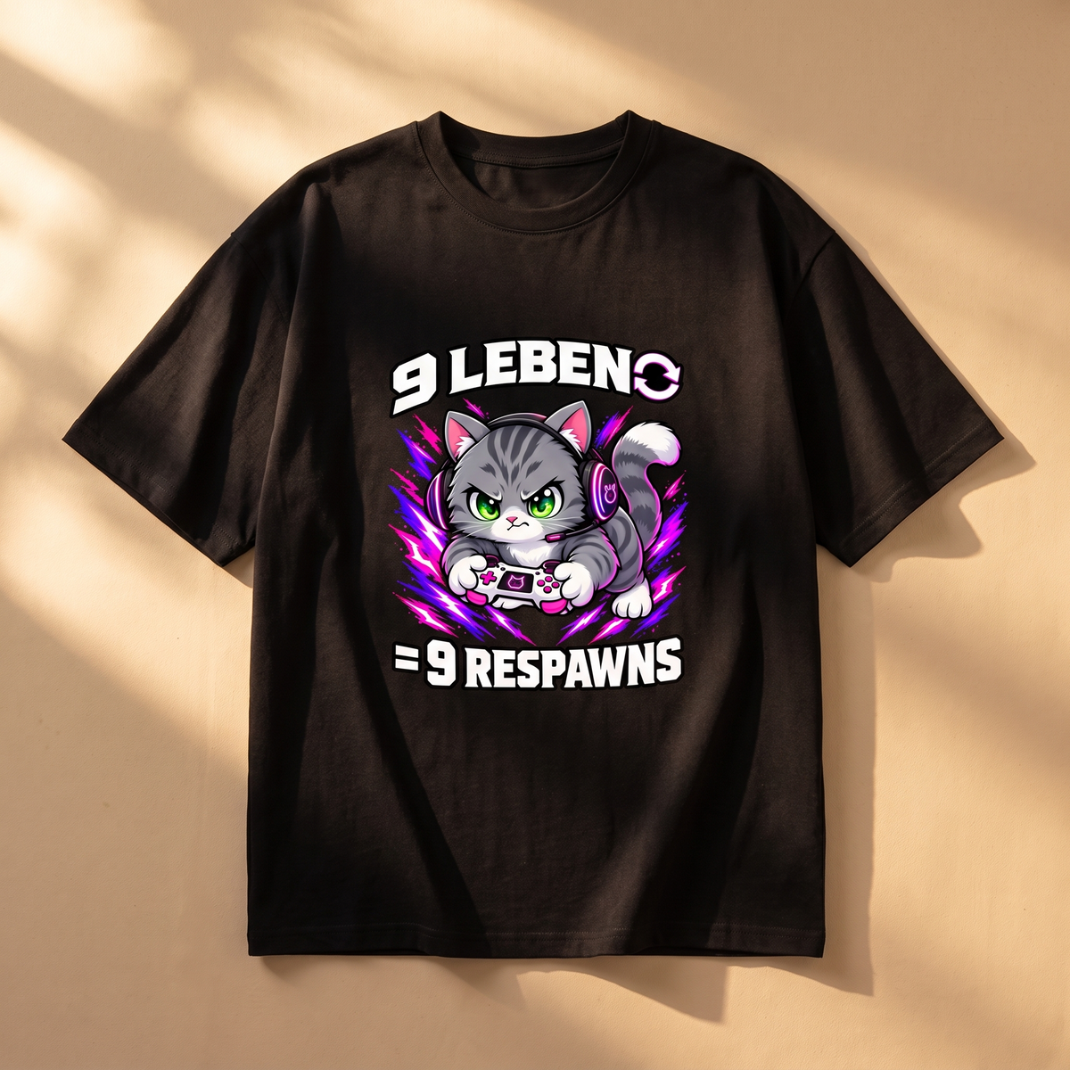 9 Leben, 9 Respawns Gamer Katze T-Shirt - Flatlay